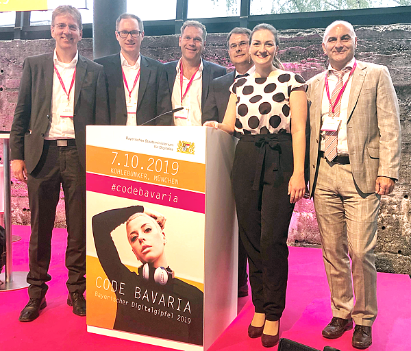 DiGi_Bild mit Judith Gerlach Mitglieder der IFI Gruppe auf dem bayerischen Digitalgipfel 2019 in München mit Judith Gerlach, bayerische Staatsministerin für Digitales