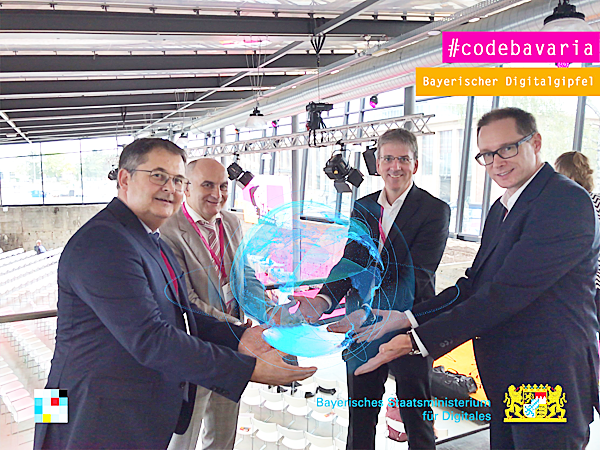 DiGi_Bild mit Weltkugel Mitglieder der IFI Gruppe auf dem bayerischen Digitalgipfel 2019 in München